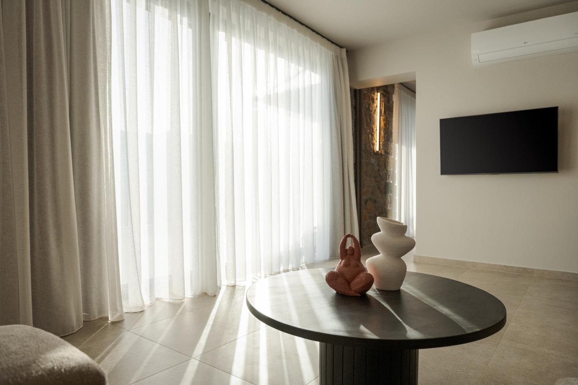 Neromai Cave Luxury Villas Koxare Room photo